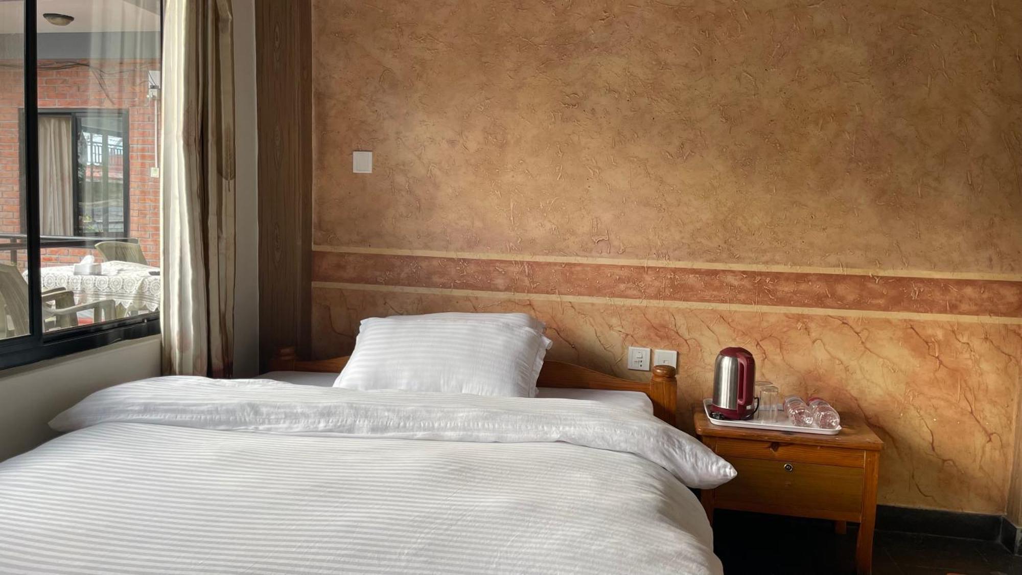 Hotel Hakoniwa Pokhara Bagian luar foto