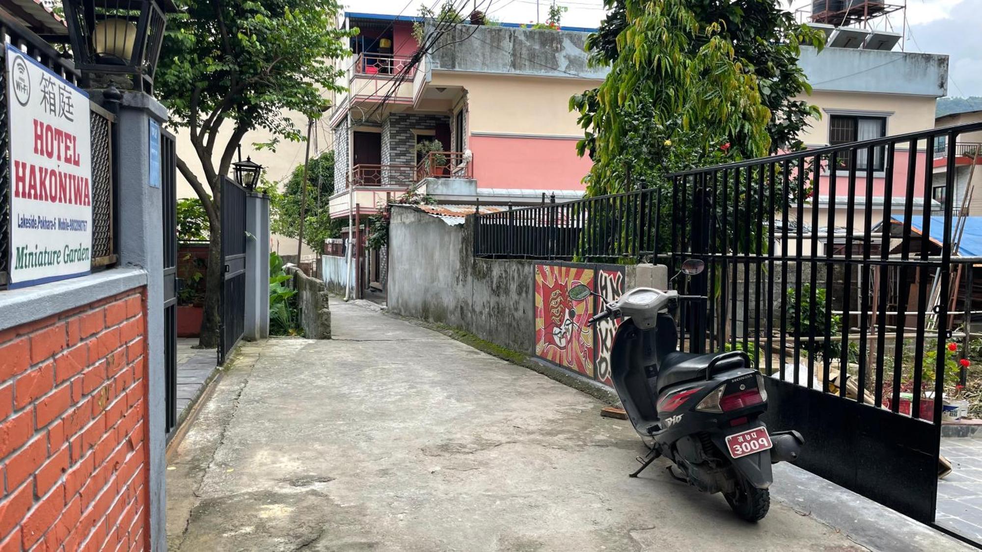Hotel Hakoniwa Pokhara Bagian luar foto