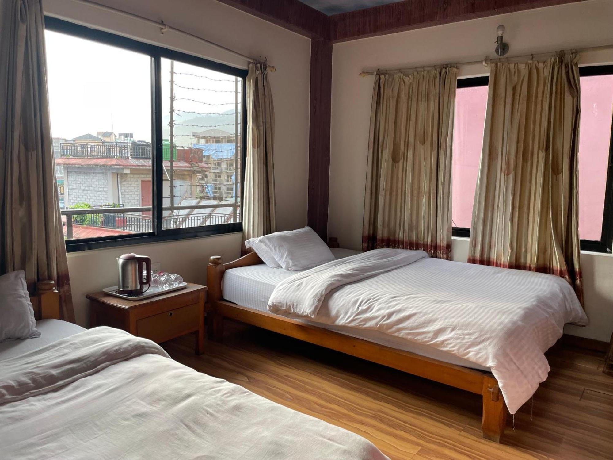 Hotel Hakoniwa Pokhara Bagian luar foto