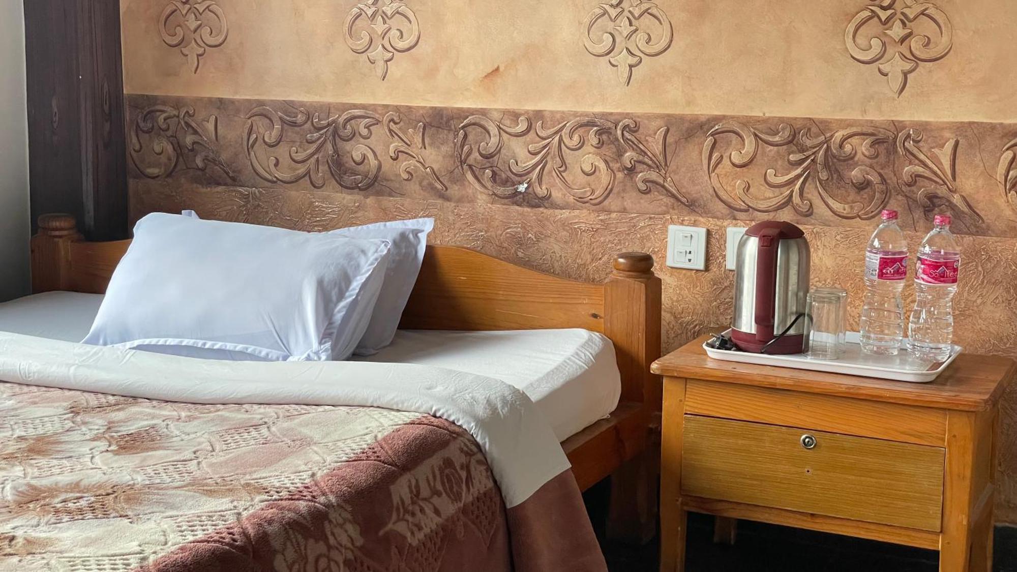 Hotel Hakoniwa Pokhara Bagian luar foto