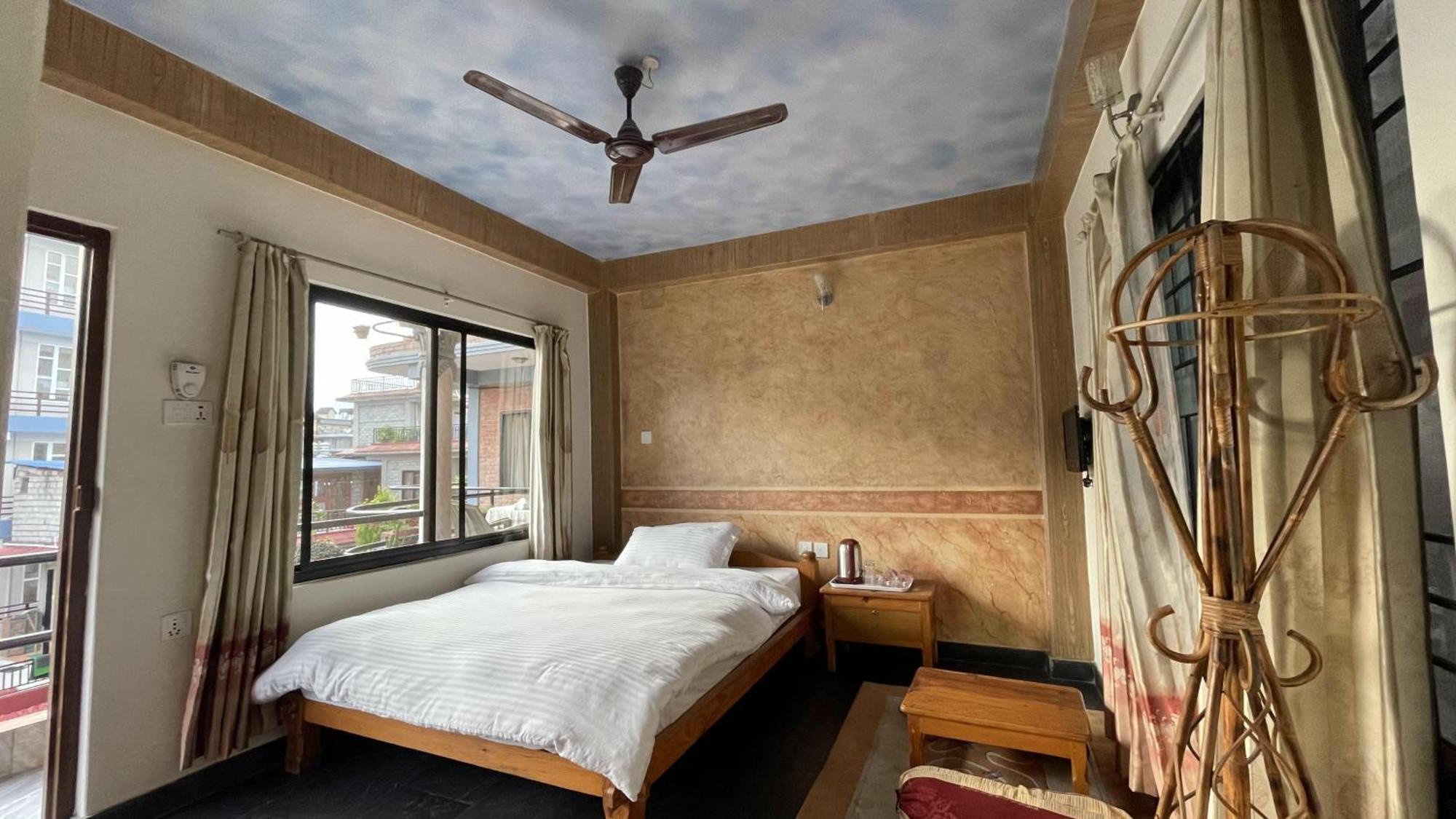Hotel Hakoniwa Pokhara Bagian luar foto