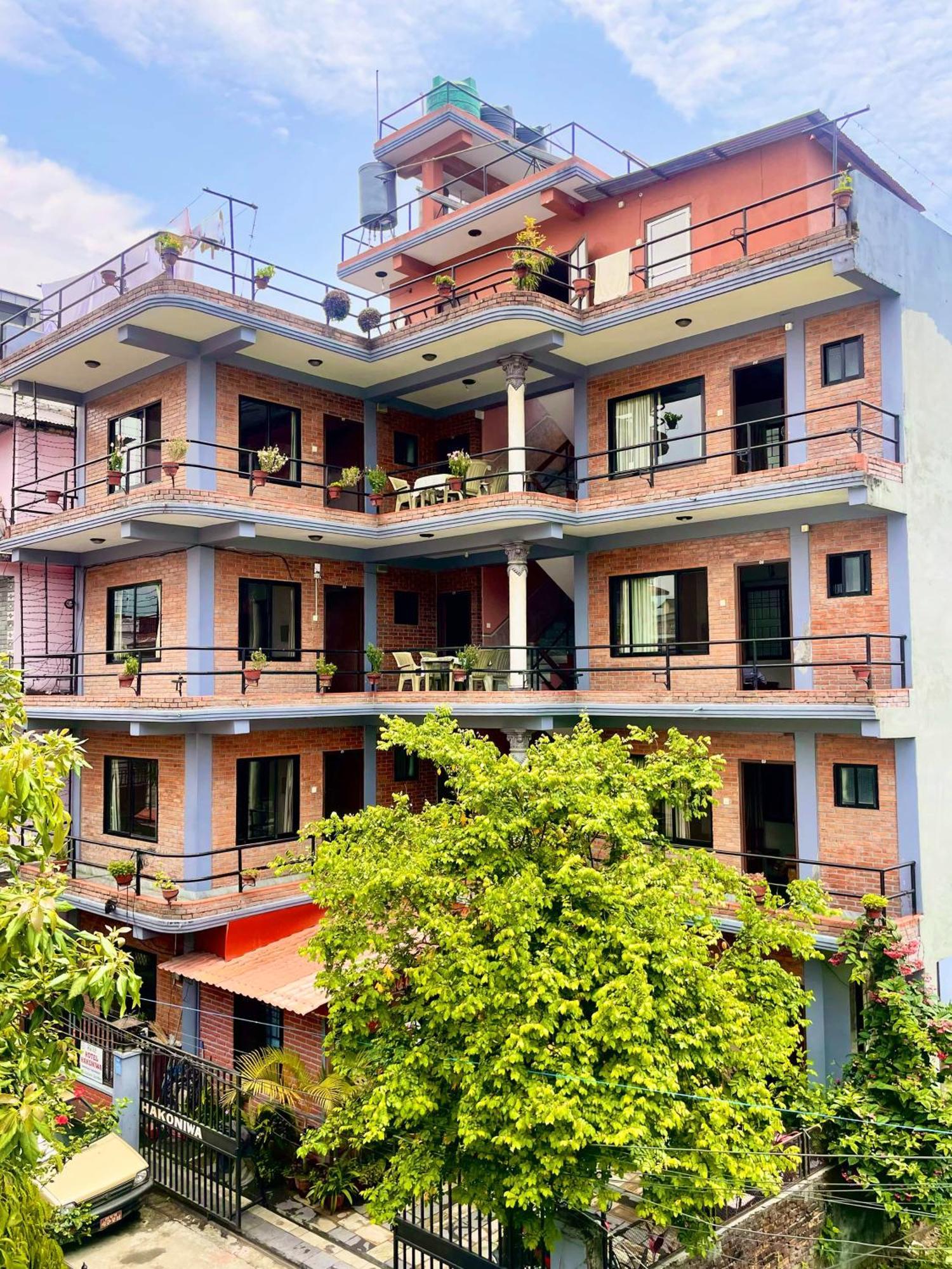Hotel Hakoniwa Pokhara Bagian luar foto