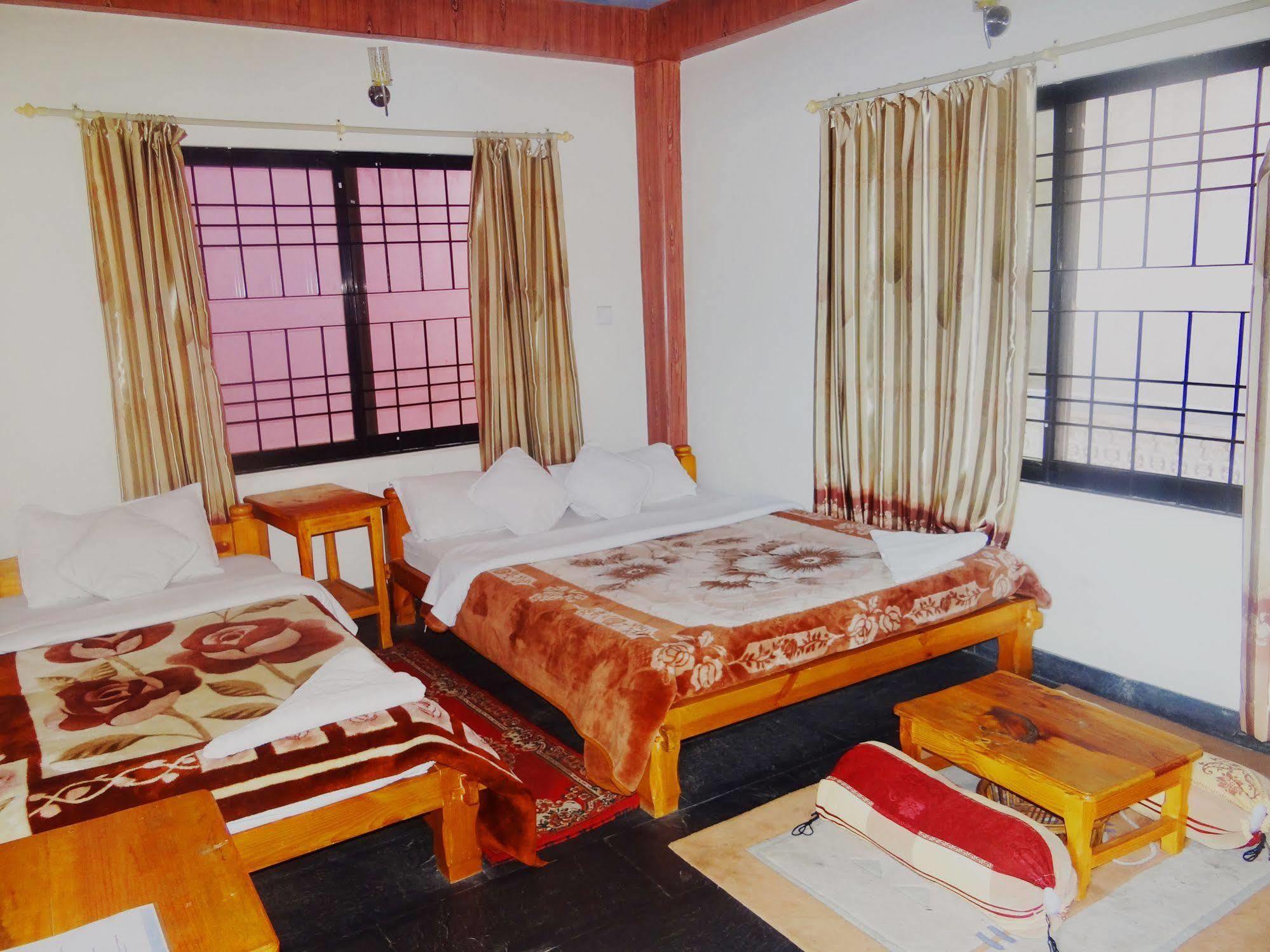 Hotel Hakoniwa Pokhara Bagian luar foto