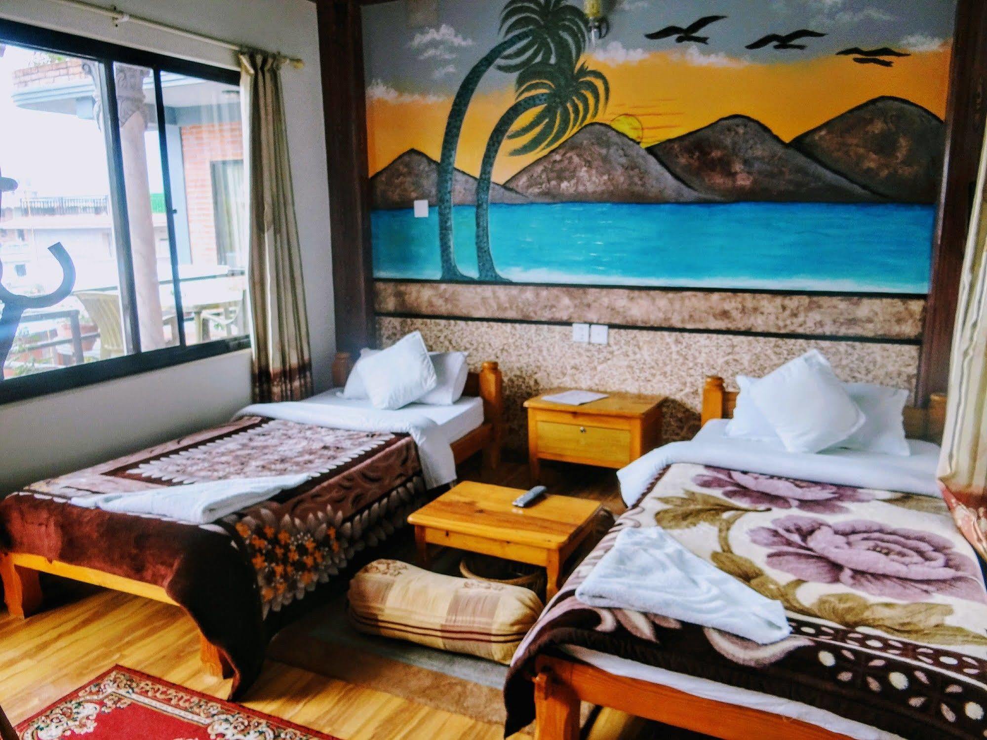 Hotel Hakoniwa Pokhara Bagian luar foto
