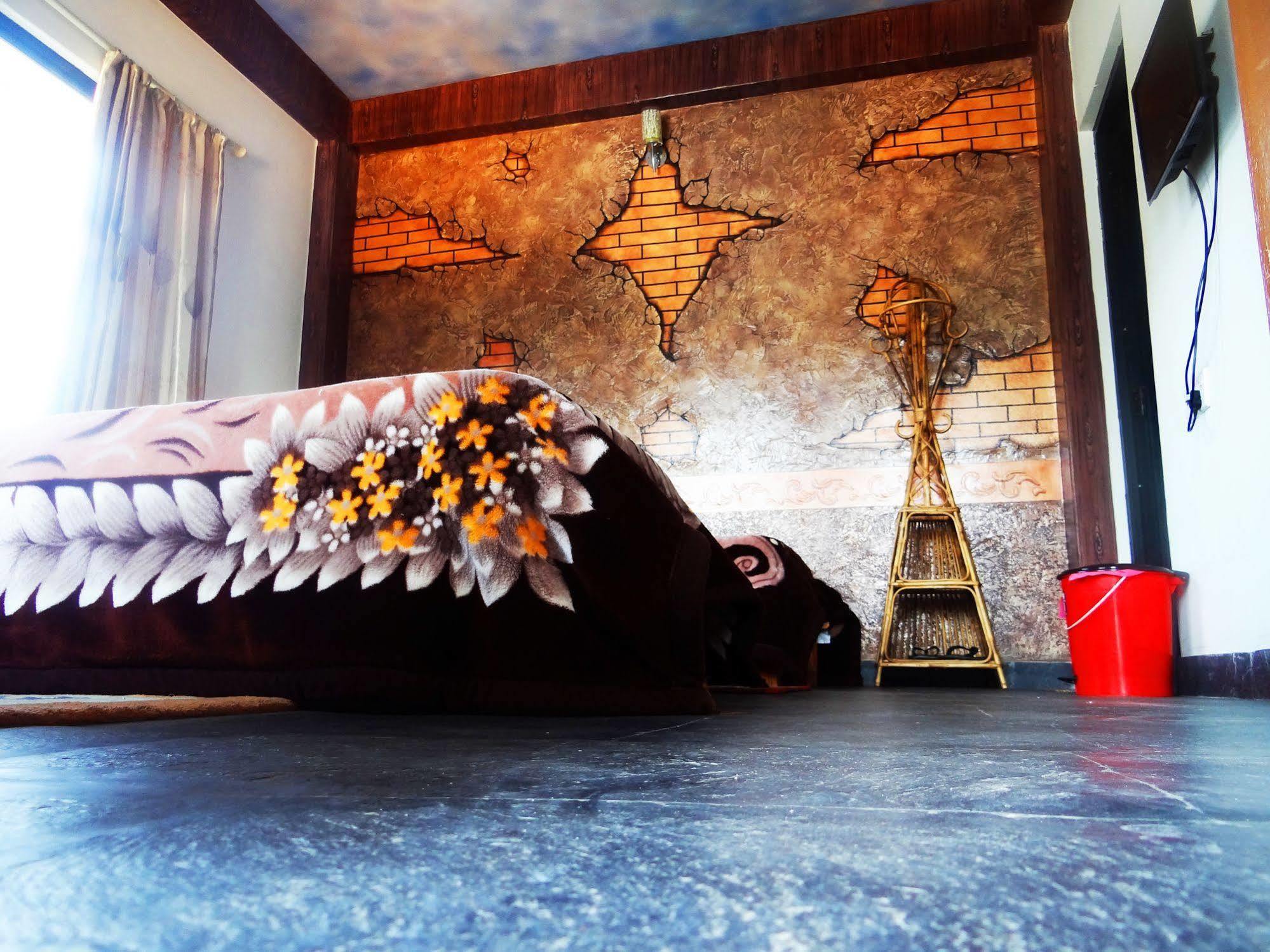 Hotel Hakoniwa Pokhara Bagian luar foto